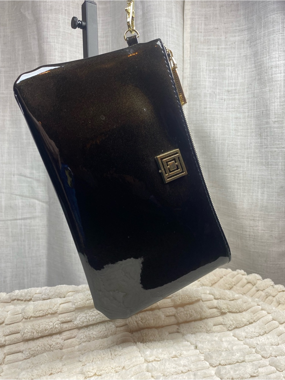 Liz Claiborne Black Patent Leather Phone Charging Wallet Wristlet Clutch